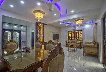 Luxury Little House has Balcony rooms