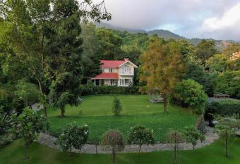 An Immaculate And Warm 4-bedroom Villa With A Pool has Balcony rooms