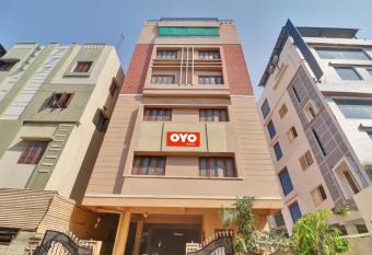 OYO Flagship Hotel R Square allows 18 year olds to book a room