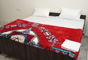 MAHARAJA BED N BREAKFAST has Smoking/Balcony rooms