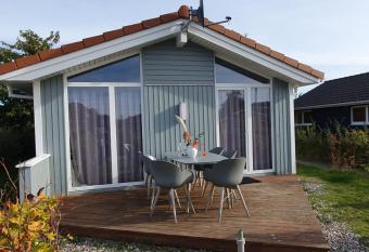 Bootshus - Strandpark 15 allows 18 year olds to book a room