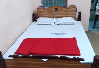 Shanmugaa Guest House A/C has Balcony rooms