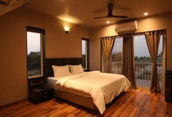 Isola Luxury Farm Suites allows 18 year olds to book a room