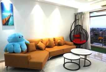 Kajang l Balakong l Semenyih l Family 9 pax has Balcony rooms