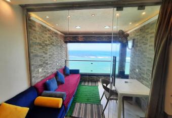                                                 has rooms with a private hot tub