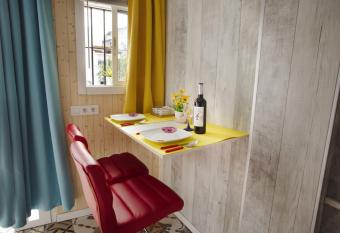 Los Globos allows 18 year olds to book a room