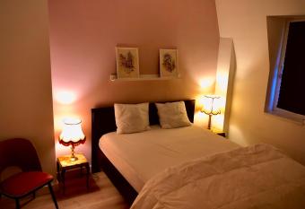 Le Saint Laurent allows 18 year olds to book a room