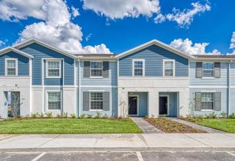 EXQUISITE 5BDRM WindsorIsland Rsrt (IHR631-1083) has rooms with a private hot tub