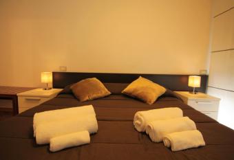 Fabrizi79 allows 18 year olds to book a room