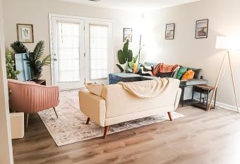 Modern 2 bedroom home in Kingsport allows 18 year olds to book a room