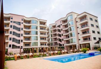 Royal Golf Views has Balcony rooms