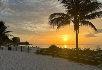 Paradise Villa. Amazing Ocean View Apartment. has rooms with a private hot tub