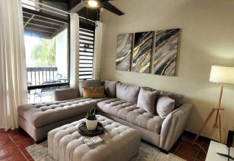 Relaxing Beach Apartment has Balcony rooms