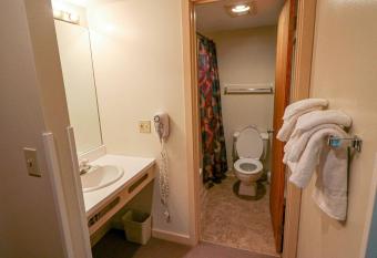 114 Efficiency with Sleeper Sofa only allows 18 year olds to book a room