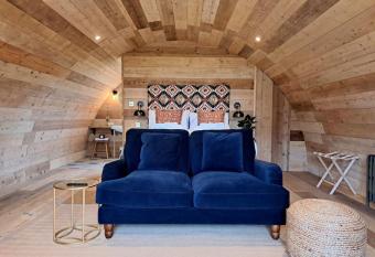 The Pigsty allows 18 year olds to book a room