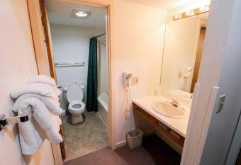 Cedarbrook Hotel Room 2 Doubles 119 allows 18 year olds to book a room