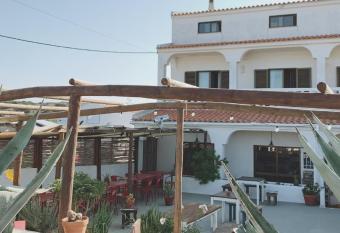 Cato has Balcony rooms