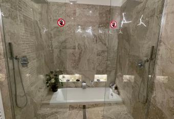 Luxury 2 al duomo di parma has Balcony rooms