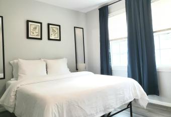 Private Duplex Near BWI/Easy Access to I95 allows 18 year olds to book a room