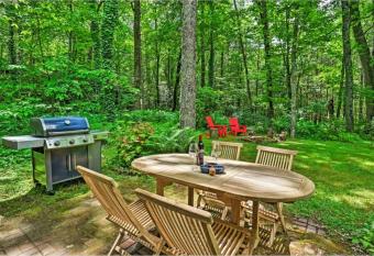 Highlands Escape, 1 mile to town has Balcony rooms