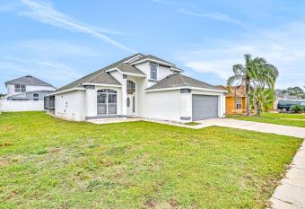 Happy Stay has Balcony rooms