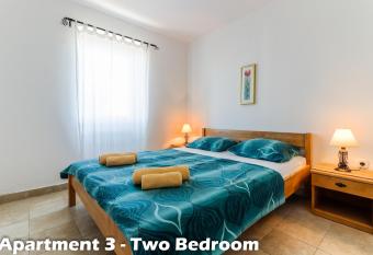 Art Apartments Vrsar has Balcony rooms