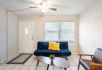 MySunsetView 6 Unit2 1bed 1bath Pool 3 min to Beach has Balcony rooms