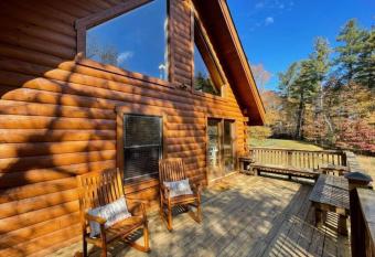 The Mountaineer Cabin Walk to Greenway 5min to ASU has Balcony rooms