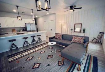 Rooftop Skyline House has Balcony rooms