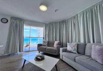 Grosvenor - Beachfront - 2 br Apartment, Fully Renovated allows 18 year olds to book a room