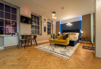Abbey View studio central Bath allows 18 year olds to book a room
