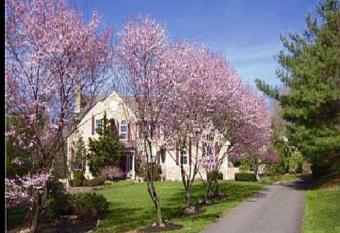 Luxury Vacation Estate has Balcony rooms