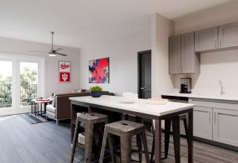 Magnificent 4BR House in Bloomington with Hot Tub has Balcony rooms