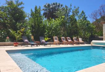 Domaine d Ella Jourre allows 18 year olds to book a room