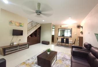 Haneem Homestay has Balcony rooms