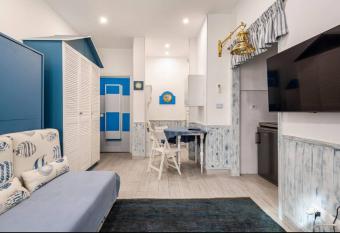 LA ROMANTICA RAPALLO allows 18 year olds to book a room