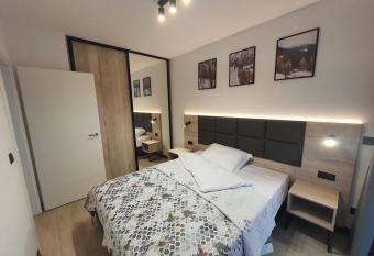 BBliska allows 18 year olds to book a room