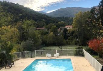 Les gites du pont de Reynes has Balcony rooms