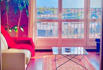 appartement avec une vue magnifique m  tro (13) allows 18 year olds to book a room