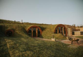 Otters View has rooms with a private hot tub