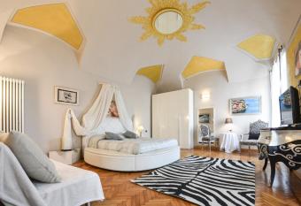 Lori s inn has Balcony rooms