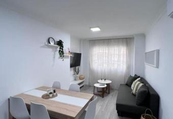 Beach & Waves Fuengirola . A metros de la playa allows 18 year olds to book a room