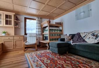 Appartamento ai larici, rustico ed elegante has Balcony rooms