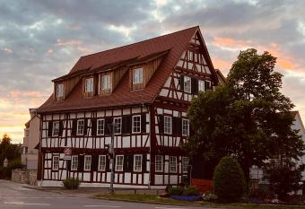 Rose Boardinghouse allows 18 year olds to book a room