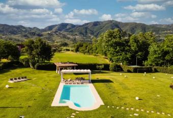 Luxury Cottage has Balcony rooms