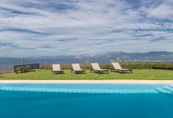 Villa Esperas !! has Balcony rooms