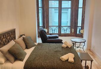 LAS LETRONAS has Balcony rooms