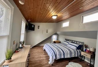 Pet friendly Home in Poughkeepsie- Hot Tub- Private cook experience option has Balcony rooms