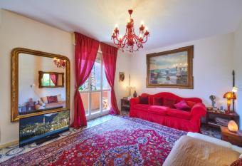 A 5 minuti dal centro has Balcony rooms