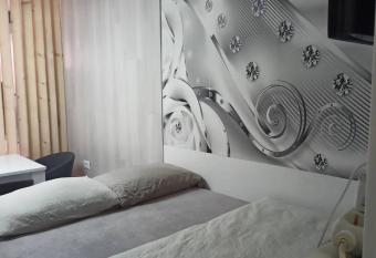 NICE CORNER allows 18 year olds to book a room